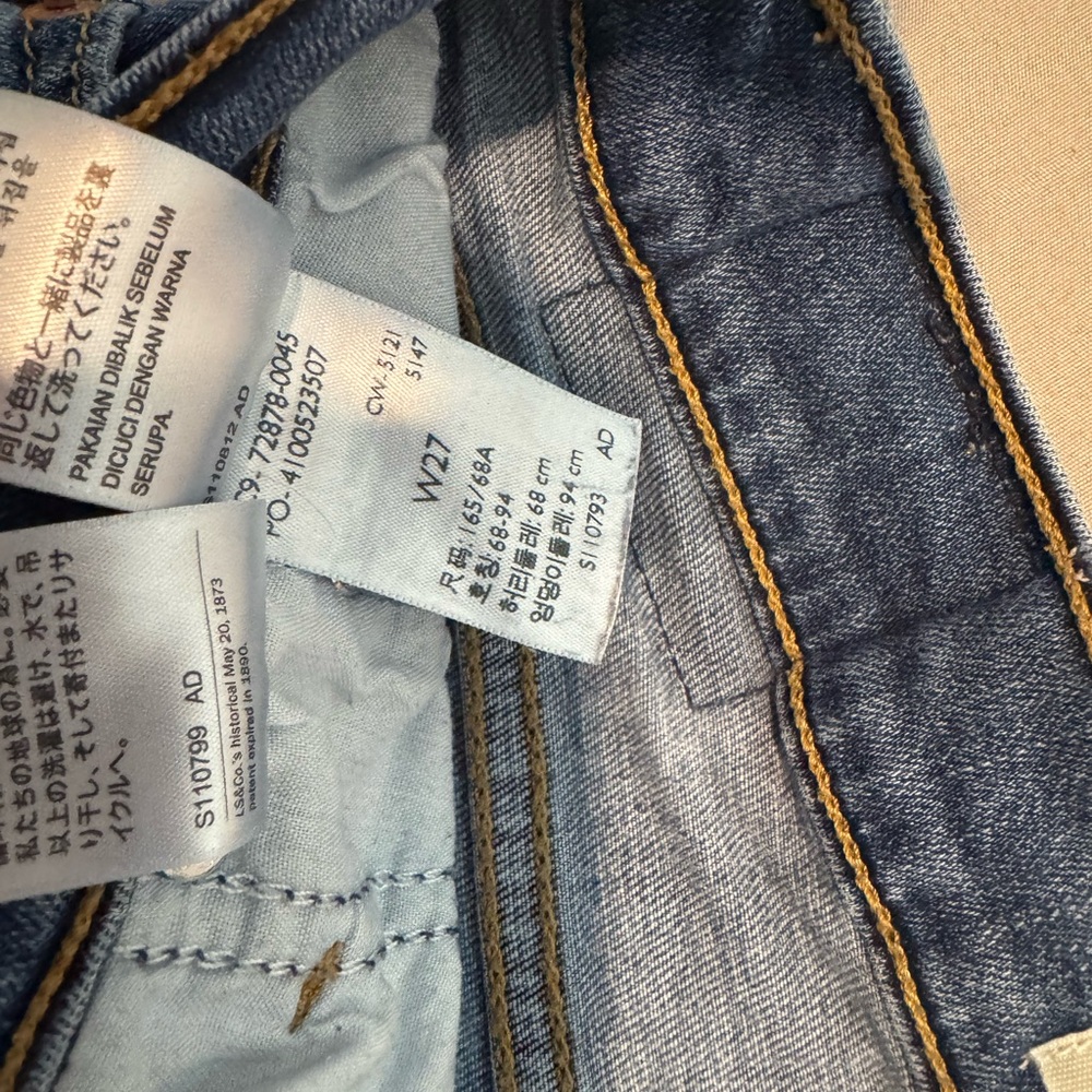 Levi's Classic Blue Denim Shorts - Picture 4 of 6
